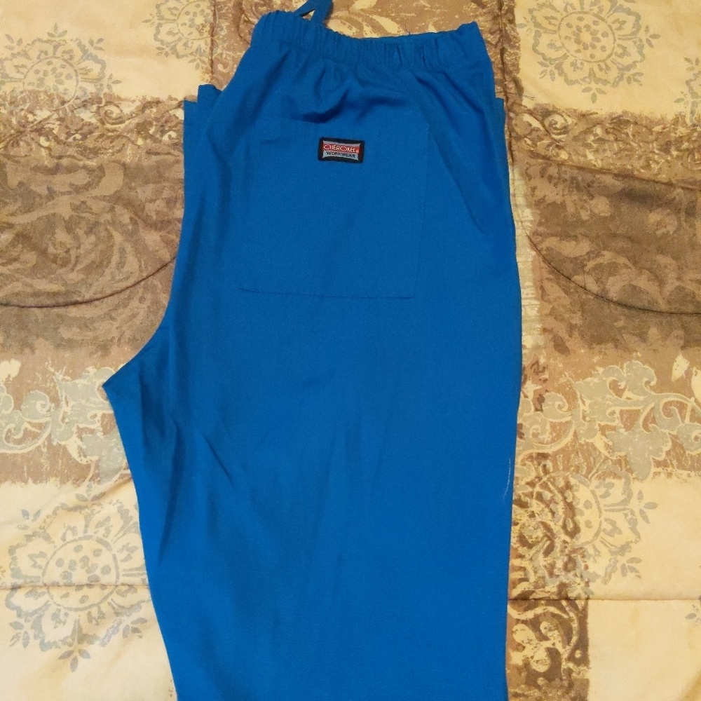 Small Tall Cherokee scrub bottoms